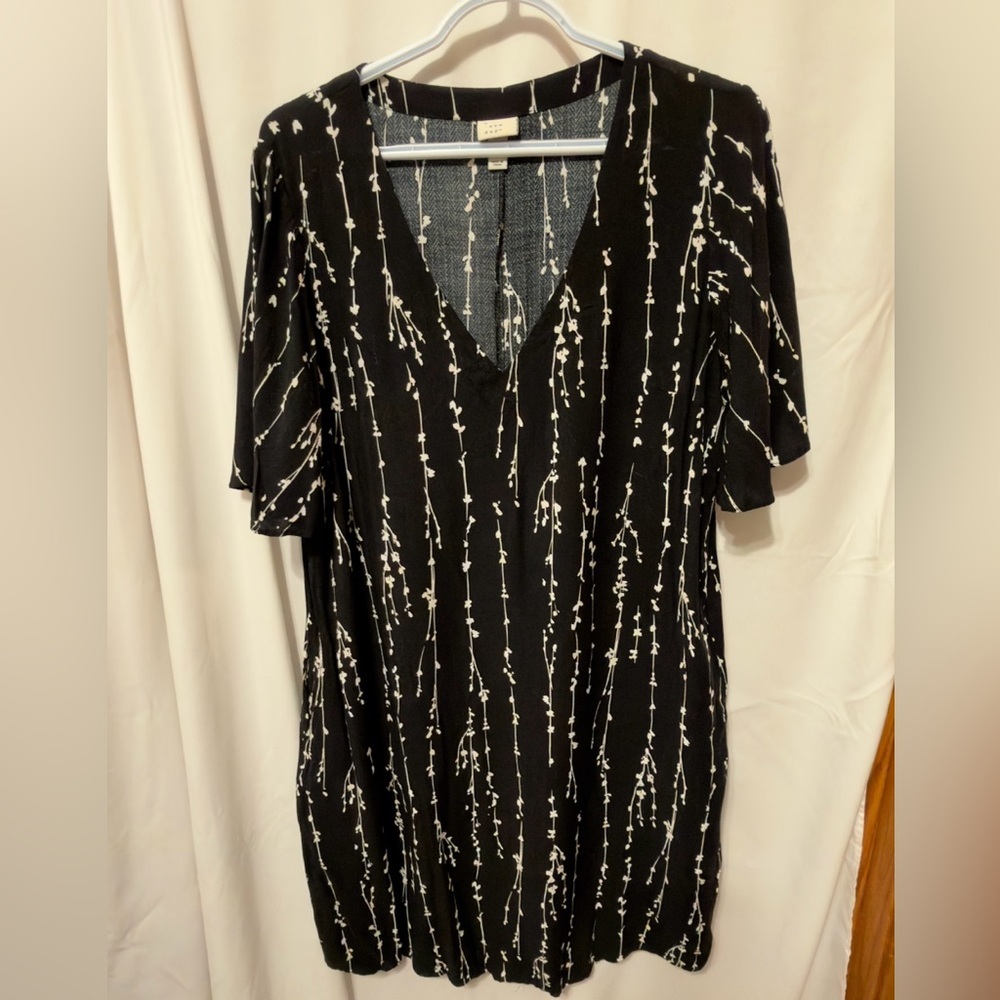 a new day Black and White Dress vine print size Large